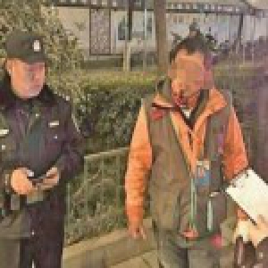 醉酒车主骂代驾司机还要与其比划 对方无奈报警