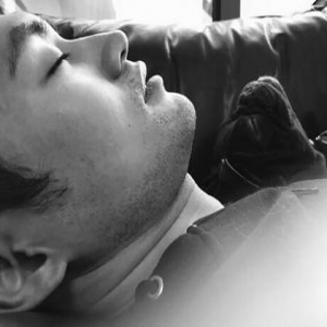 张歆艺晒袁弘酣睡照 分享温馨日常甜翻网友