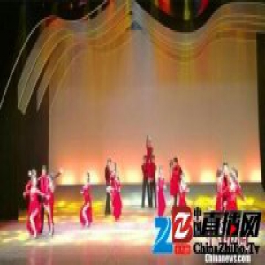 校园版音乐剧《妈妈再爱我一次》首演感动长沙