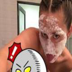 麦莉水果姐脱衣敷面膜 如此性感的护肤局我也约一发