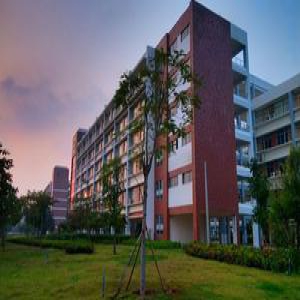 河北外国语学院女生收取阳台衣物时坠亡