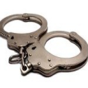 15年前劫案嫌犯为子迁户暴露行踪 已成年薪百万副总