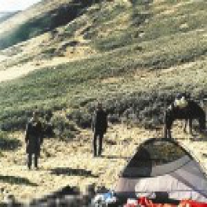 贡嘎雪山现遇难驴友躺睡袋里 或因高海拔缺氧致死