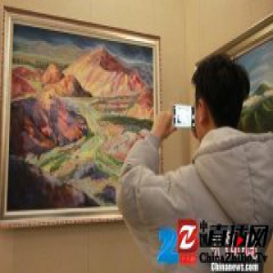 甘肃本土书画家切磋技艺 “90后”取经学艺