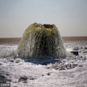 青岛天文潮周期 灵山湾现“蘑菇泉”
