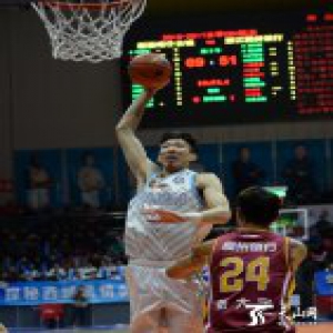 CBA第23轮对决 新疆男篮大胜浙江