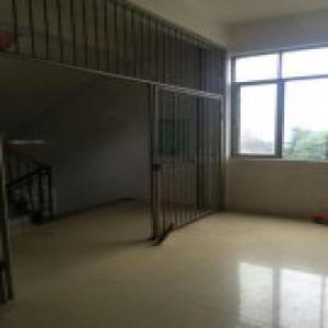 高中生吊在学校铁门上死亡，官方：符合自缢损伤特征