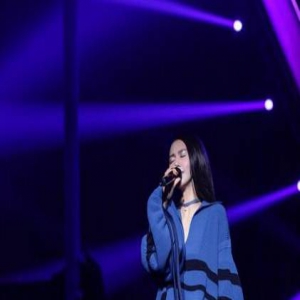 谭维维双台引领跨年时尚 联袂Michael Bolton默契足