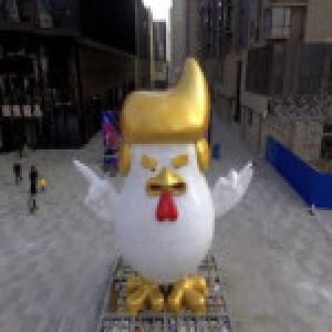 山西太原现巨型“特朗普鸡”雕塑 发型手势神似