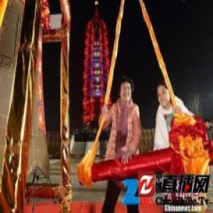 南京民众热闹跨新年 大报恩寺传统年俗受热捧