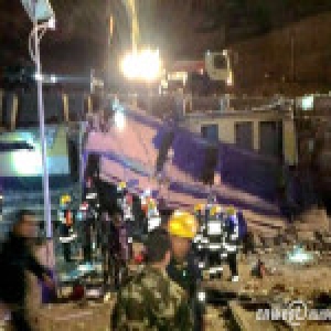 陕西榆林一公厕爆炸引发坍塌 已致1死7伤