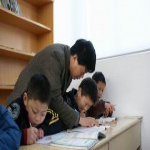 调查报告显示：校外辅导教师亟待“标准”认定