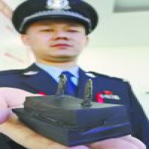 三人团伙布置“隐形钉”扎胎后拉门盗窃 专偷女司机