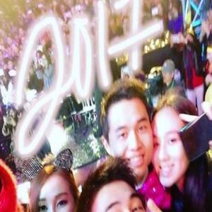 家人去世照样玩乐？赌王之子带新欢去夜店狂欢