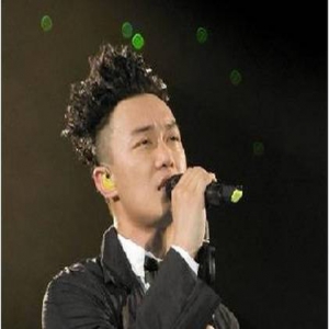 陈奕迅扮鬼脸玩亲亲 张敬轩”自首”：是我逼他的