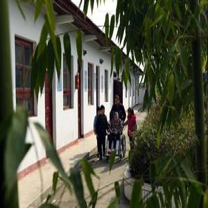 76岁教授开创新发明课 大学生开窍获发明专利