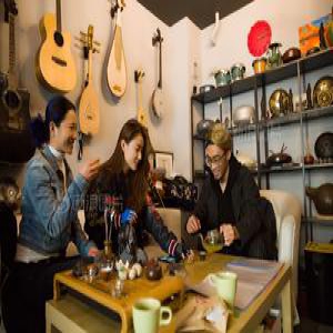 武汉一高校开艺人班 未毕业即被影视公司签约