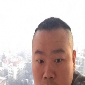 刚睡醒的岳云鹏脸更肿了 网友竟把他认成了郭德纲(图)