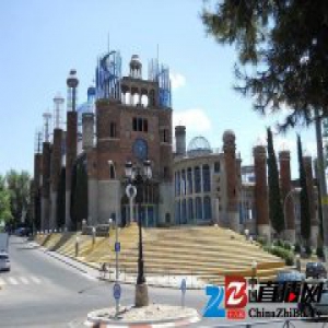 「这世界」53年的时间可以干什么？有人用来盖一座教堂