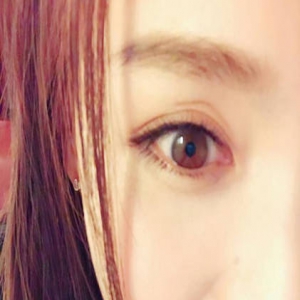 唐嫣双眼皮变三层 解释：说明我好困了！(图)