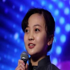 17岁林妙可穿旧衣做公益 好久不见已变成大姑娘