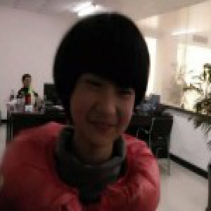 12岁女孩疑似被弃 据说妈妈买不起她的火车票