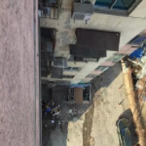 13岁女孩疑割腕后跳楼身亡 之前曾在楼道哭泣