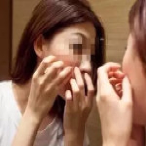 女子挤痘半边脸肿胀化脓 肺上20处脓肿紧急住院