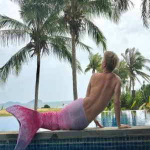 辣眼睛！贾乃亮扮成美人鱼好妖娆 网友心疼甜馨