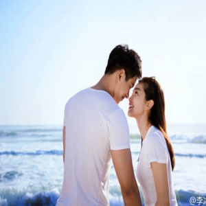 李冰冰晒与男友亲密照正式公开恋情 “媒人”竟是任泉