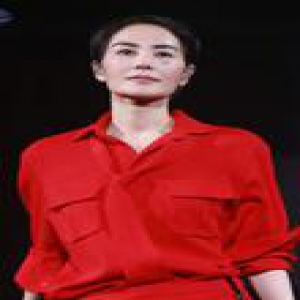 学王菲给妆容加点闪 从此派对聚会无往不胜