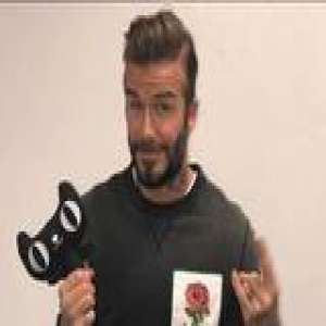 小贝一家是开印钞机的吧，个个都是赚钱好手