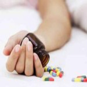 男子为逃几千元债服毒身亡 两债主因未救被批捕