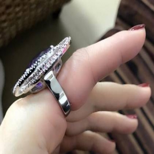 邹市明娇妻被戒指卡住 出动消防战士为其解开