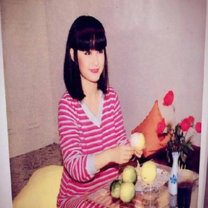 71岁潘迎紫晒粉嫩旧照 曾失恋清贫蜗居