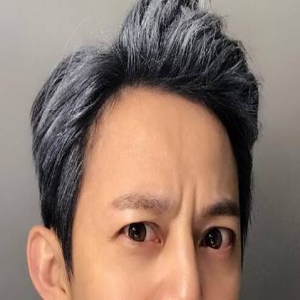 何炅染“奶奶灰”发色担心hold不住 网友这样安慰他…