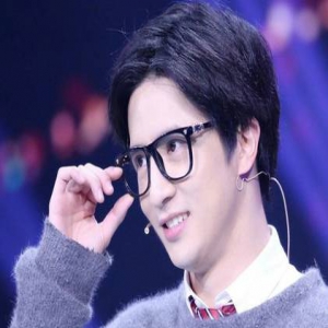 工作超载？薛之谦录节目突发疾病被送往医院