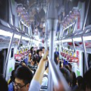 男子地铁内与女乘客发生口角 动刀子划伤对方