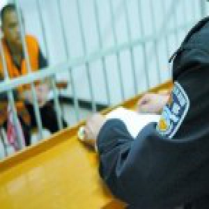 昆明街头两车追尾 肇事司机欲逃逸被殴打致死