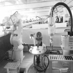 “洋机器人”一统江湖尴尬了谁？