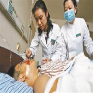 佛山民警追捕嫌犯坠落10米高桥 破案三千起被誉为战神