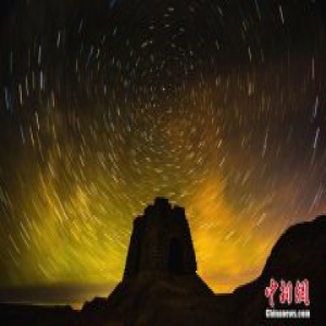 甘肃敦煌大漠璀璨星空