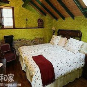 杉木地板铺设小阁楼自然生活