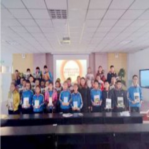 特别的“年礼”温暖了乌苏乡村校园