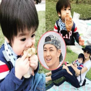 林志颖小儿子吃面包 咬塑料袋求助的样子超萌