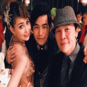 周杰伦携昆凌合体秀恩爱 网友的重点却都在他的眼睛上