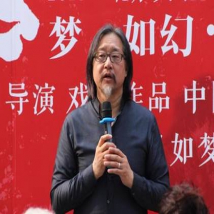 名导爆料某男星用人肉提词机：台词贴别人身上照念