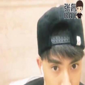 “马桶歌手”张睿洗手间演绎情非得已 下次转战浴缸？