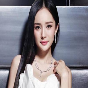 杨幂称最对不起家人 因为陪伴他们的时间太少