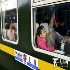 新疆铁路开行春运首趟临客列车